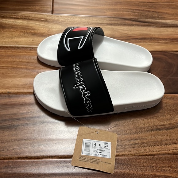 Champion sandals/sliders size 6 in women. New and unused still with tags. - Picture 2 of 3
